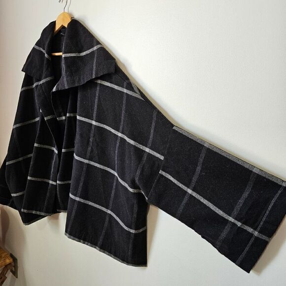 EUC ANNIKKI KARVINEN WOOL OVERSIZED TILE PATTERN LAPEL PONCHO ONE SIZE - Picture 4 of 16